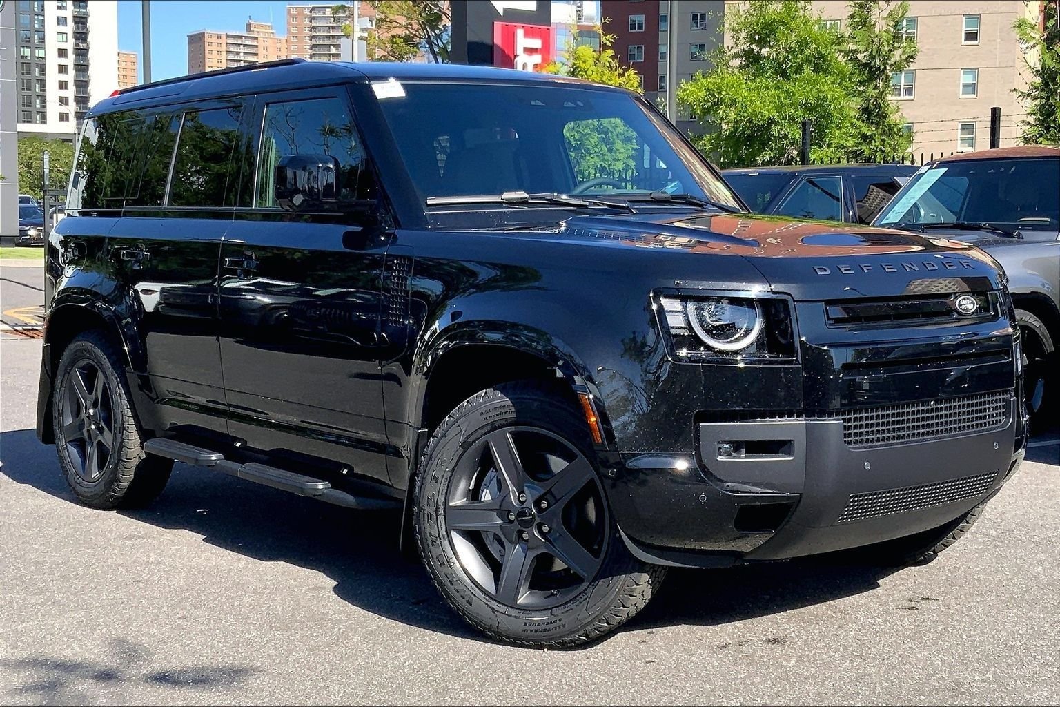 New 2026 Santorini Black Land Rover X-Dynamic SE image 2