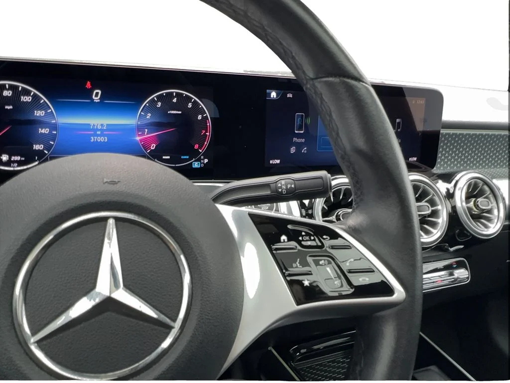 Used 2025 Black Mercedes-Benz GLB 250 image 37