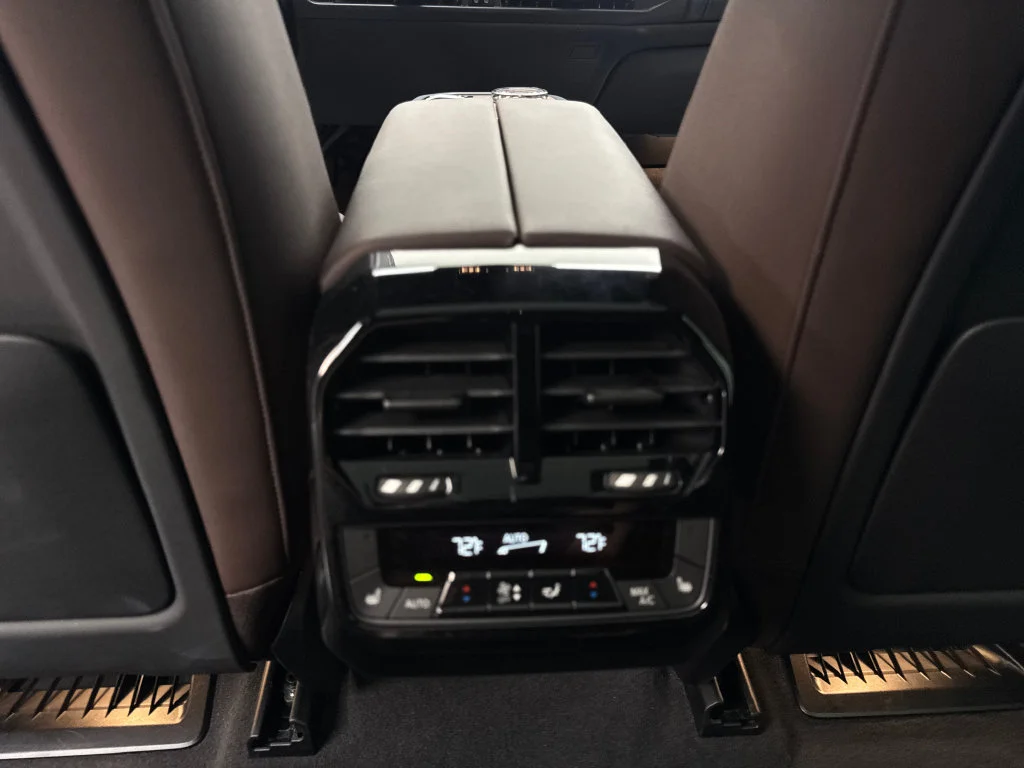 Used 2023 White BMW M60 image 70
