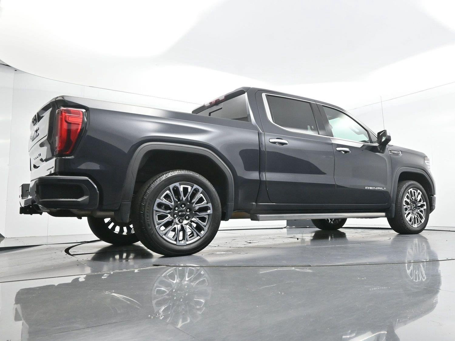 Used 2023 TITANIUM RUSH METALLIC GMC Denali Ultimate image 24