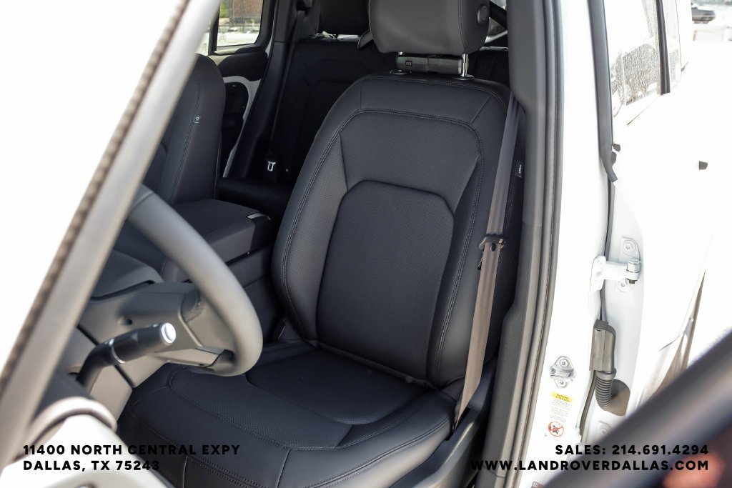 New 2026 Fuji White Land Rover X-Dynamic SE image 32