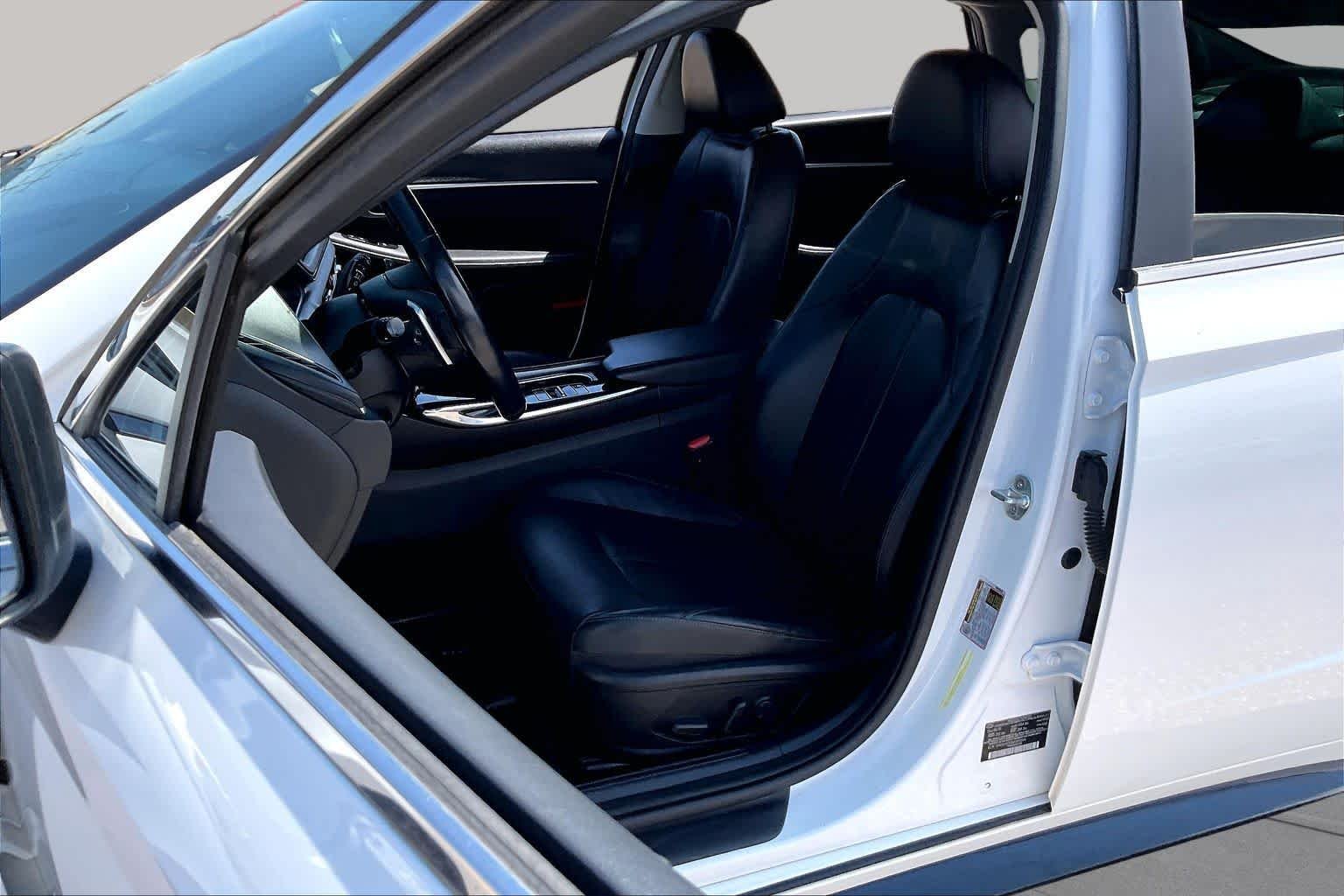Used 2021 Quartz White Hyundai Limited image 8