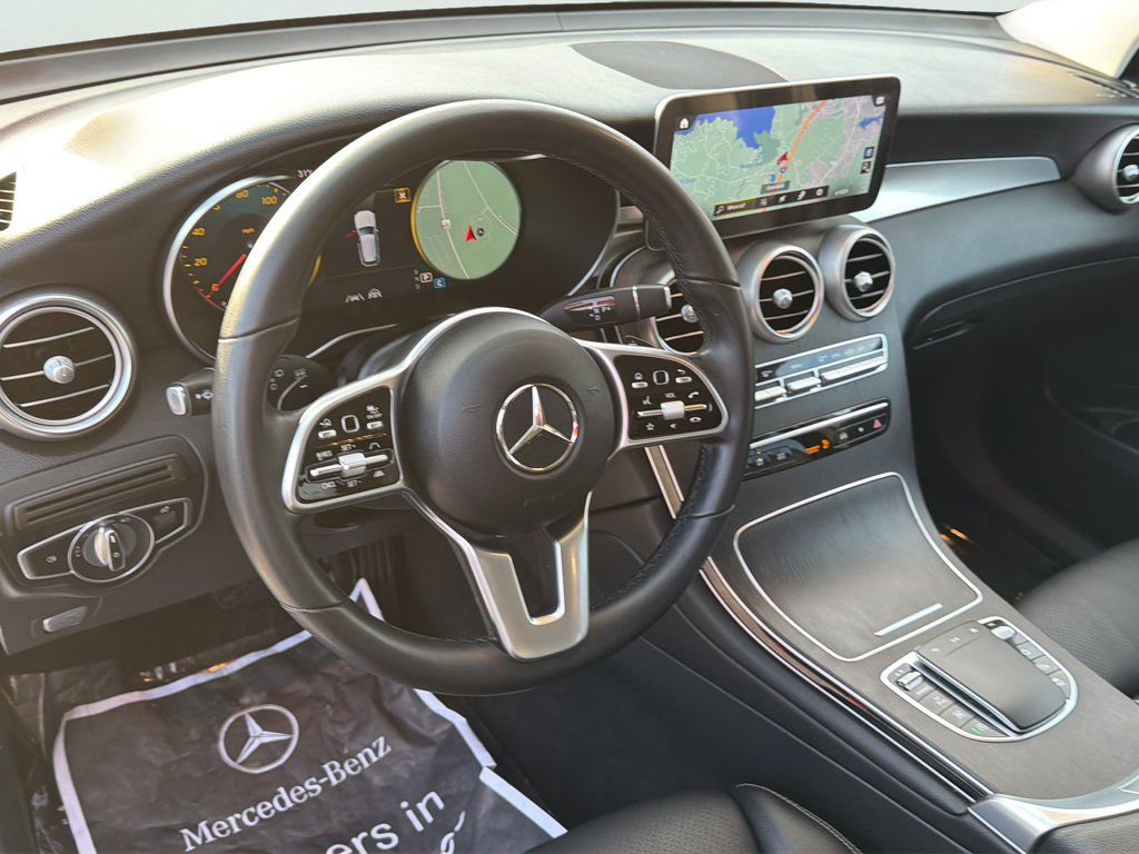 Used 2022 White Mercedes-Benz GLC 300 image 11