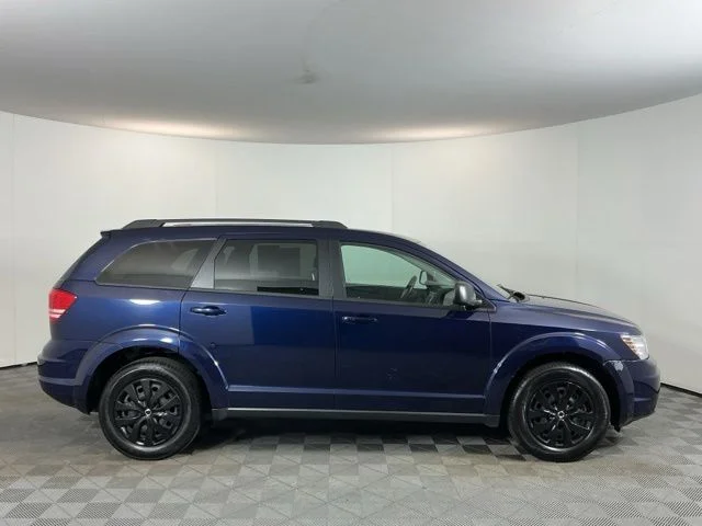Used 2018 Blue Dodge SE image 4