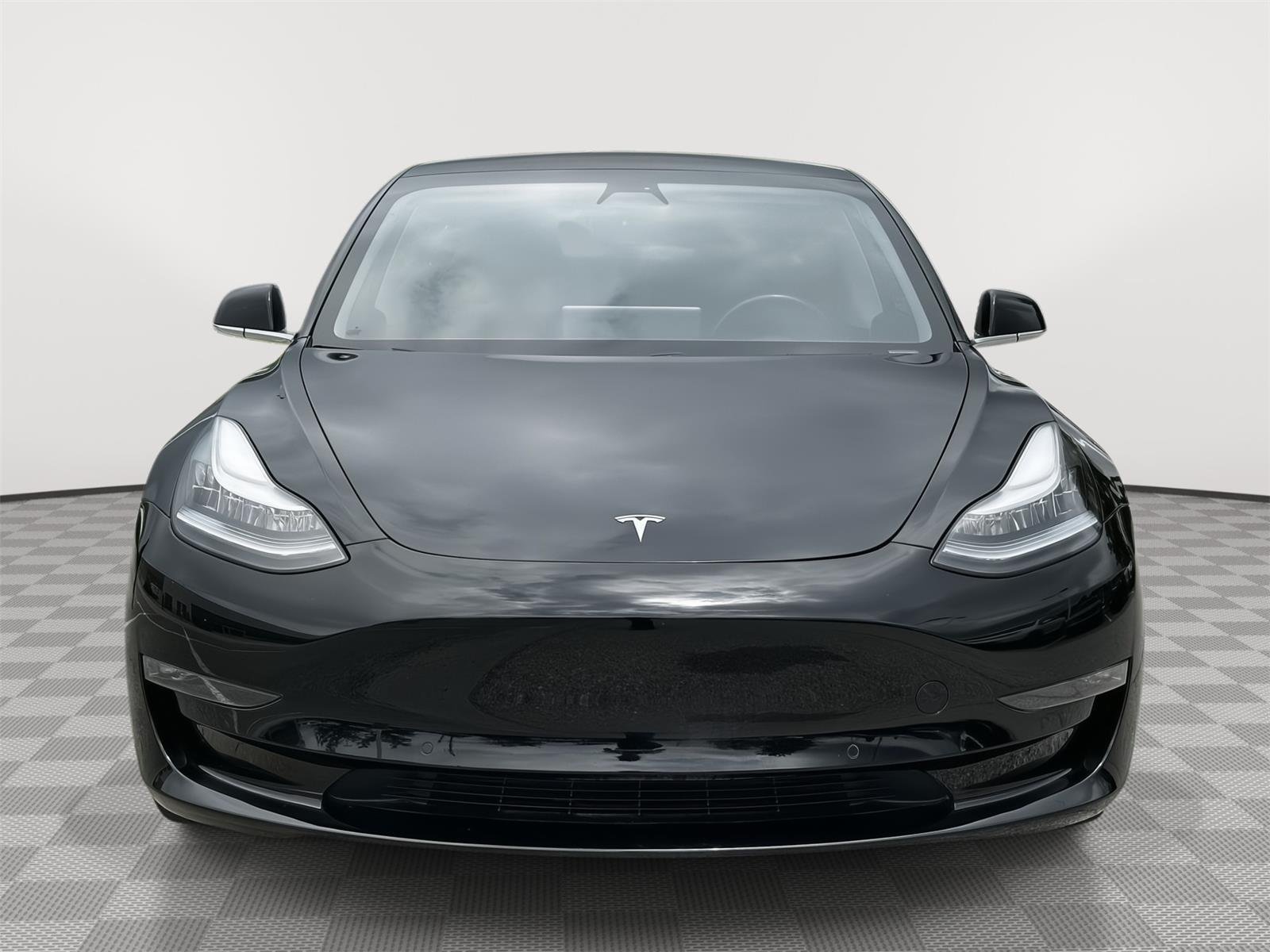 Used 2019 Solid Black Tesla Standard Plus image 5