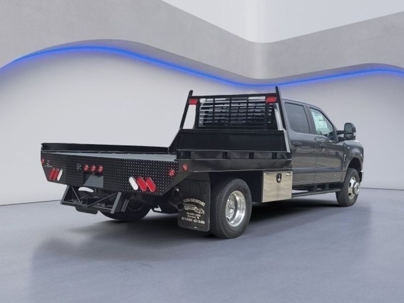 2025 Ford F-350 Super Duty Chassis Cab XL - Photo 2