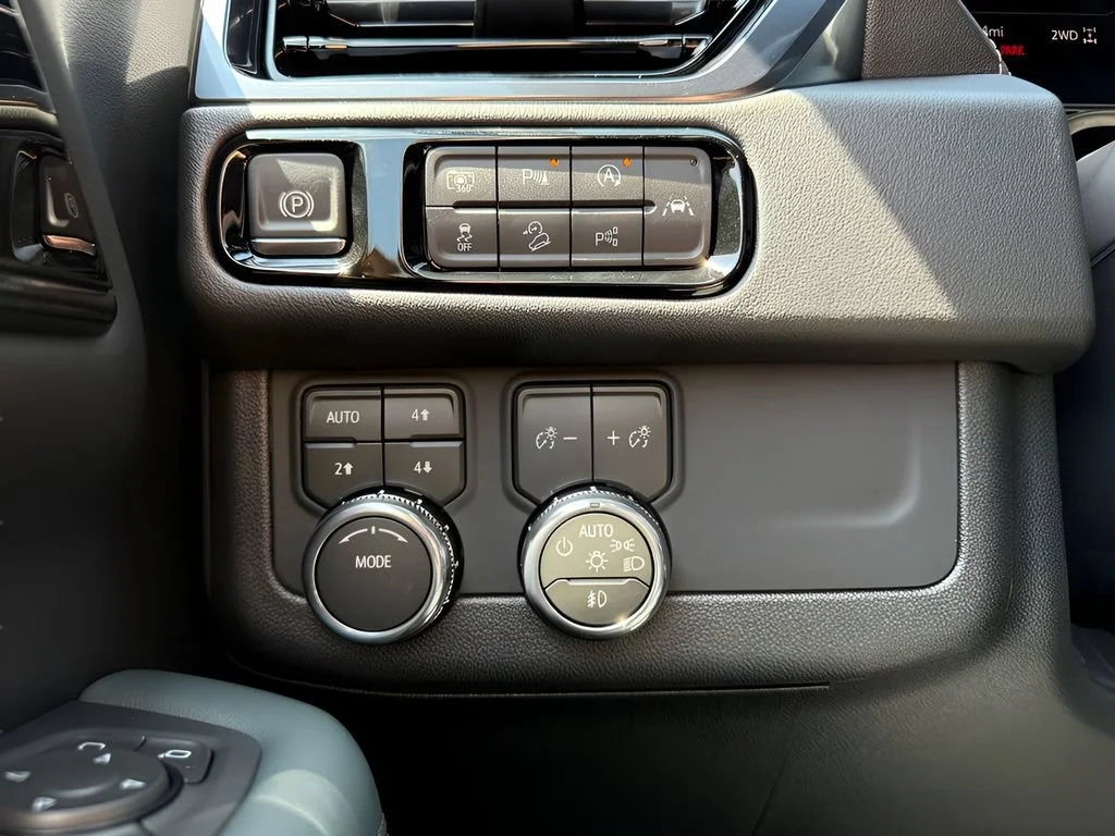 New 2026 Summit White GMC AT4 image 19