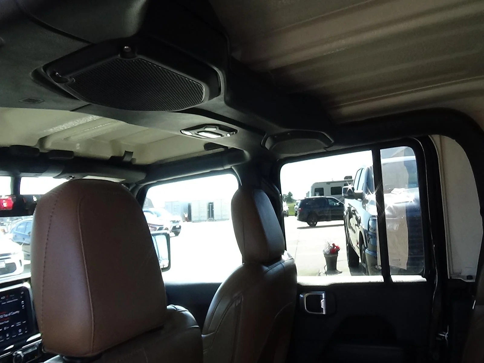 Used 2021 Black Clear Coat (px8) Jeep Overland image 13