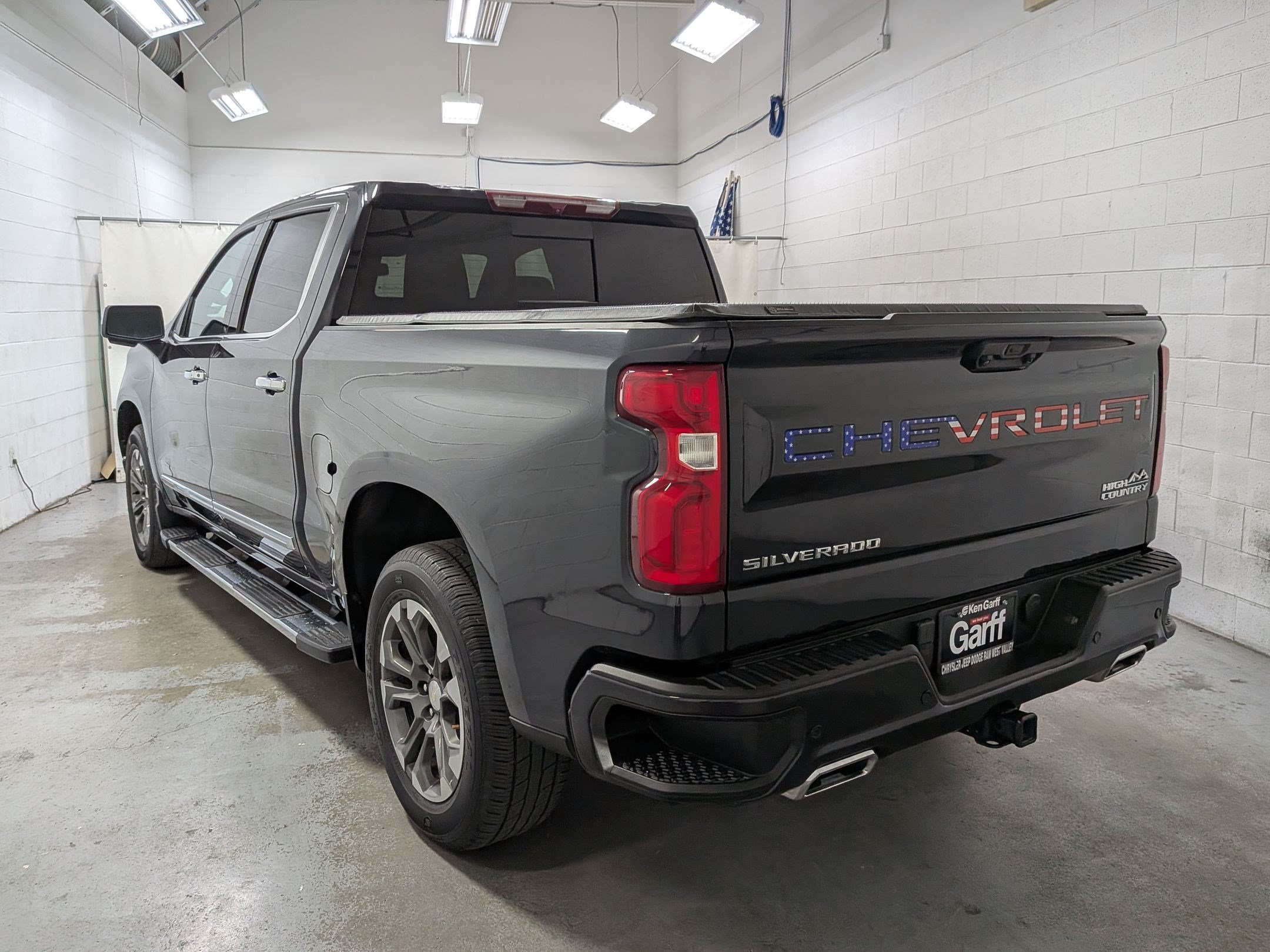 Used 2022 Dark Ash Metallic Chevrolet High Country image 7