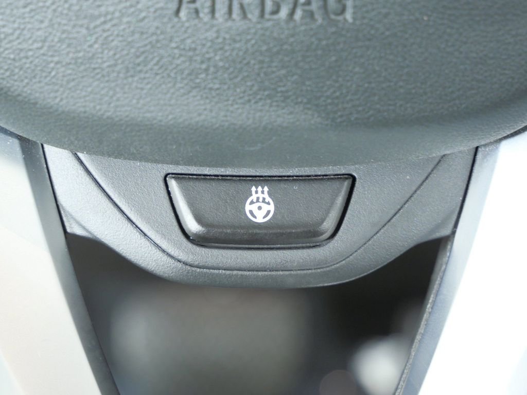 Used 2024 White BMW xDrive30i image 43