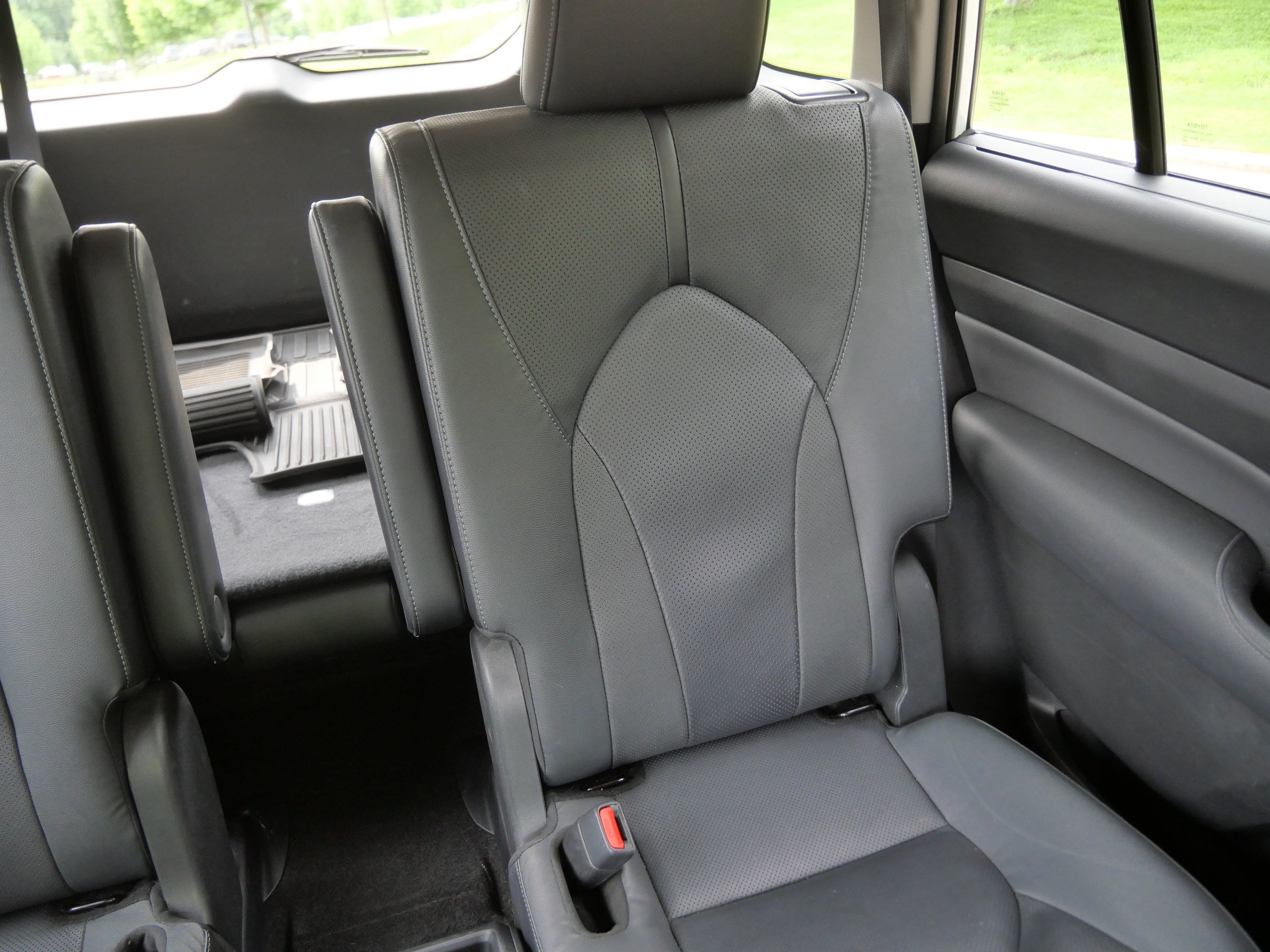 Certified Used 2024 Wind Chill Pearl Toyota Limited image 15