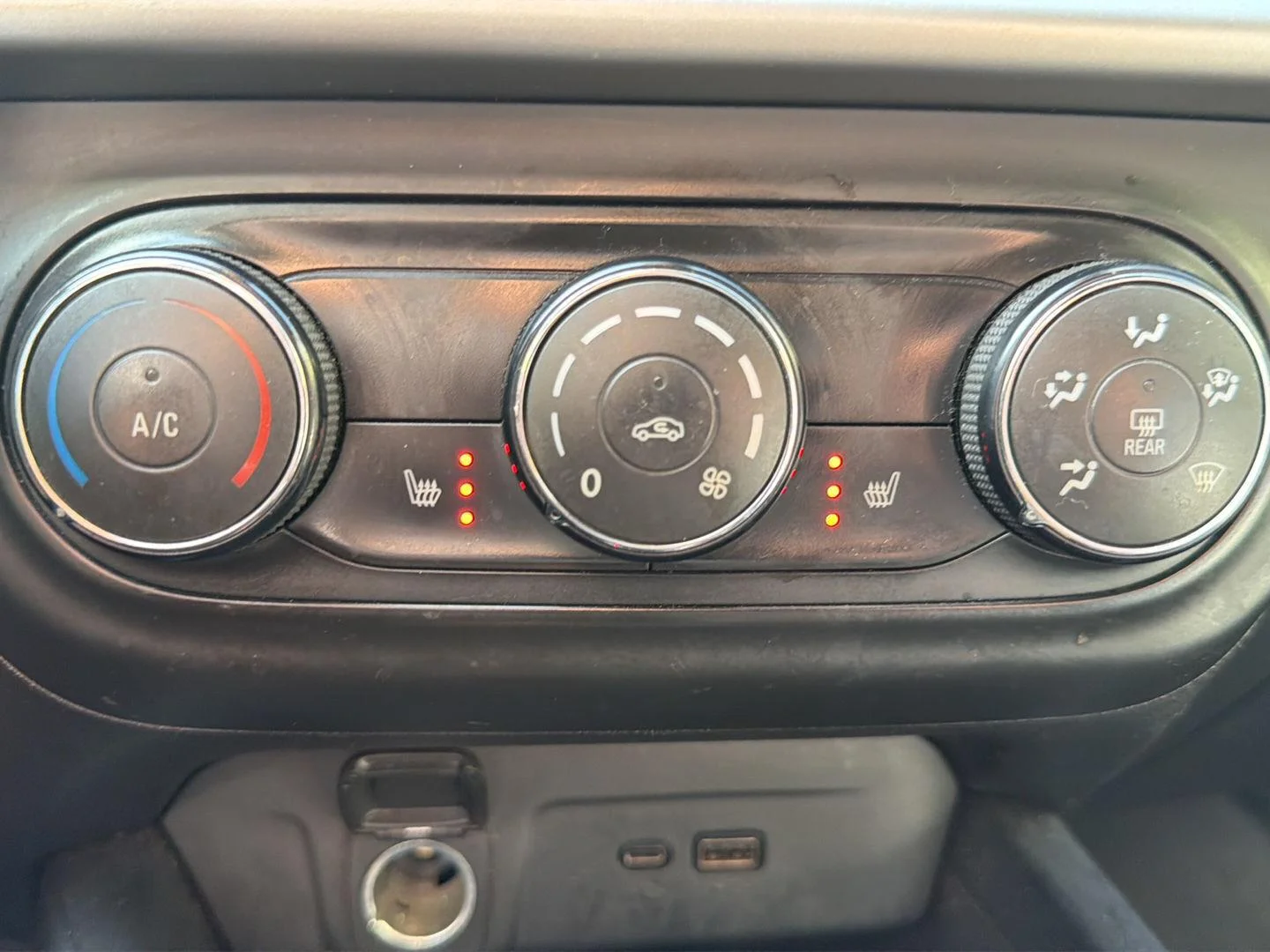 Used 2024 Cayenne Orange Metallic Chevrolet 1RS image 4