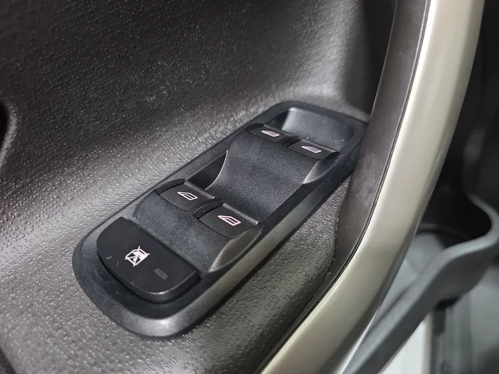 Used 2013 Oxford White Ford SE image 25