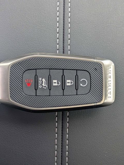 New 2027 2T RAD WHT INFINITI Autograph AWD image 34