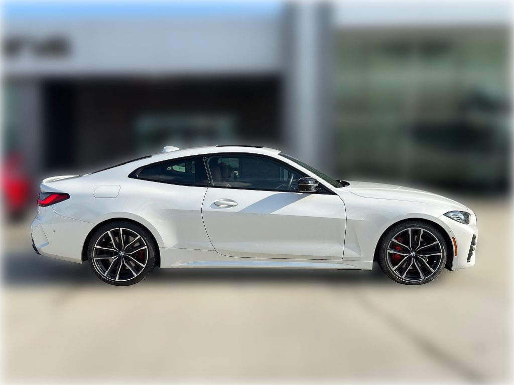 Used 2022 Alpine White BMW M440i image 9