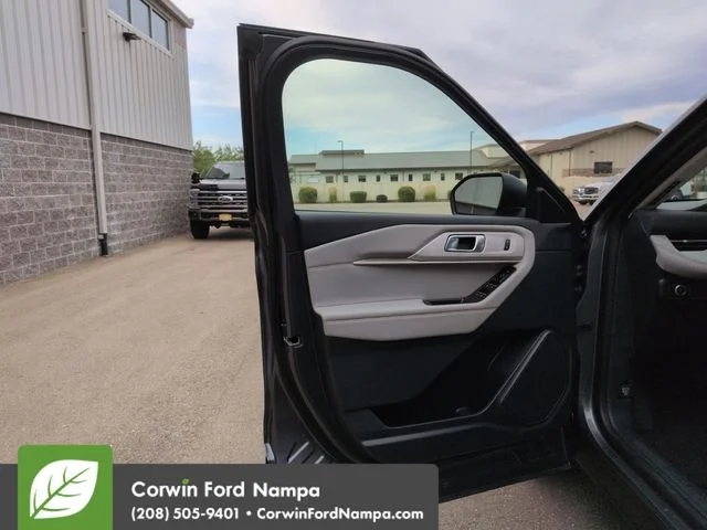 New 2026 Carbonized Gray Metallic Ford Active image 10