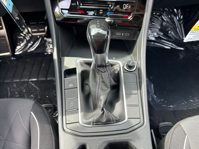 New 2026 Pure White Volkswagen 1.5T Sport image 32
