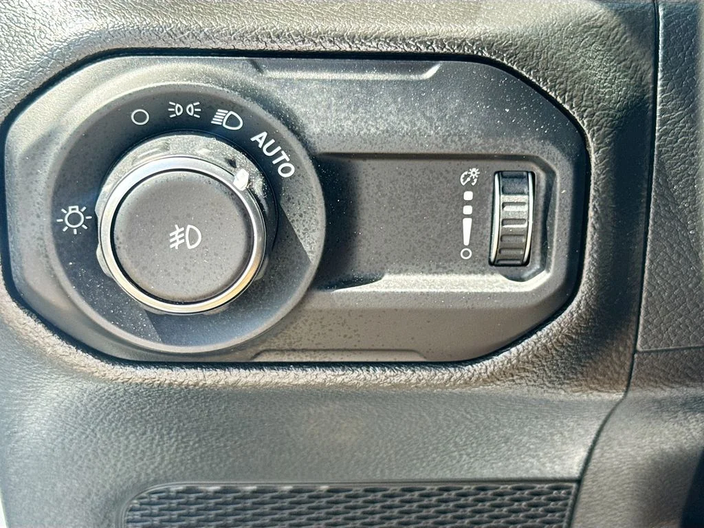 Used 2023 White Jeep Sahara image 11