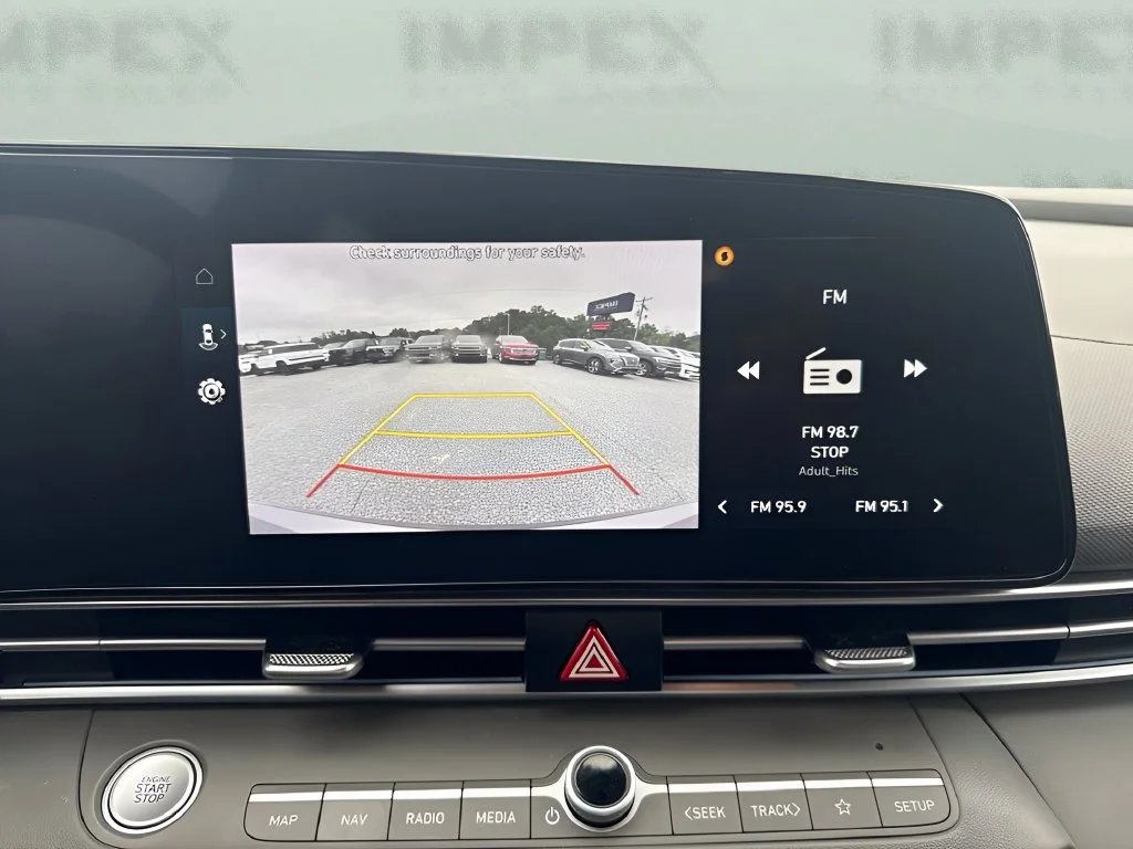 Used 2025 Silver Hyundai SEL Convenience image 20