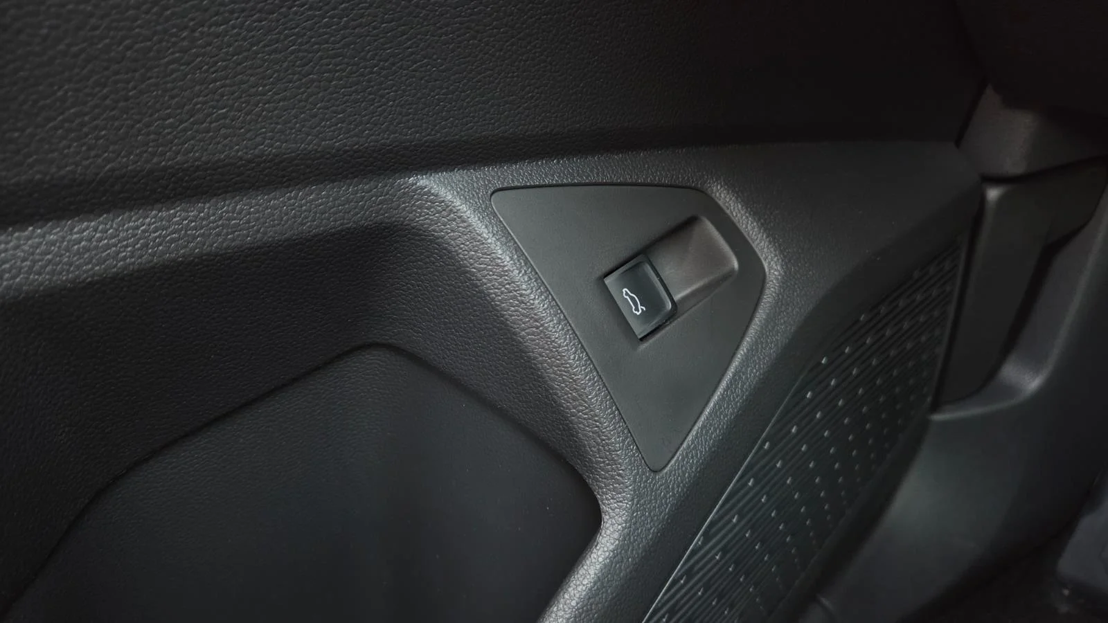 New 2026 Deep Black Pearl Volkswagen SEL image 25