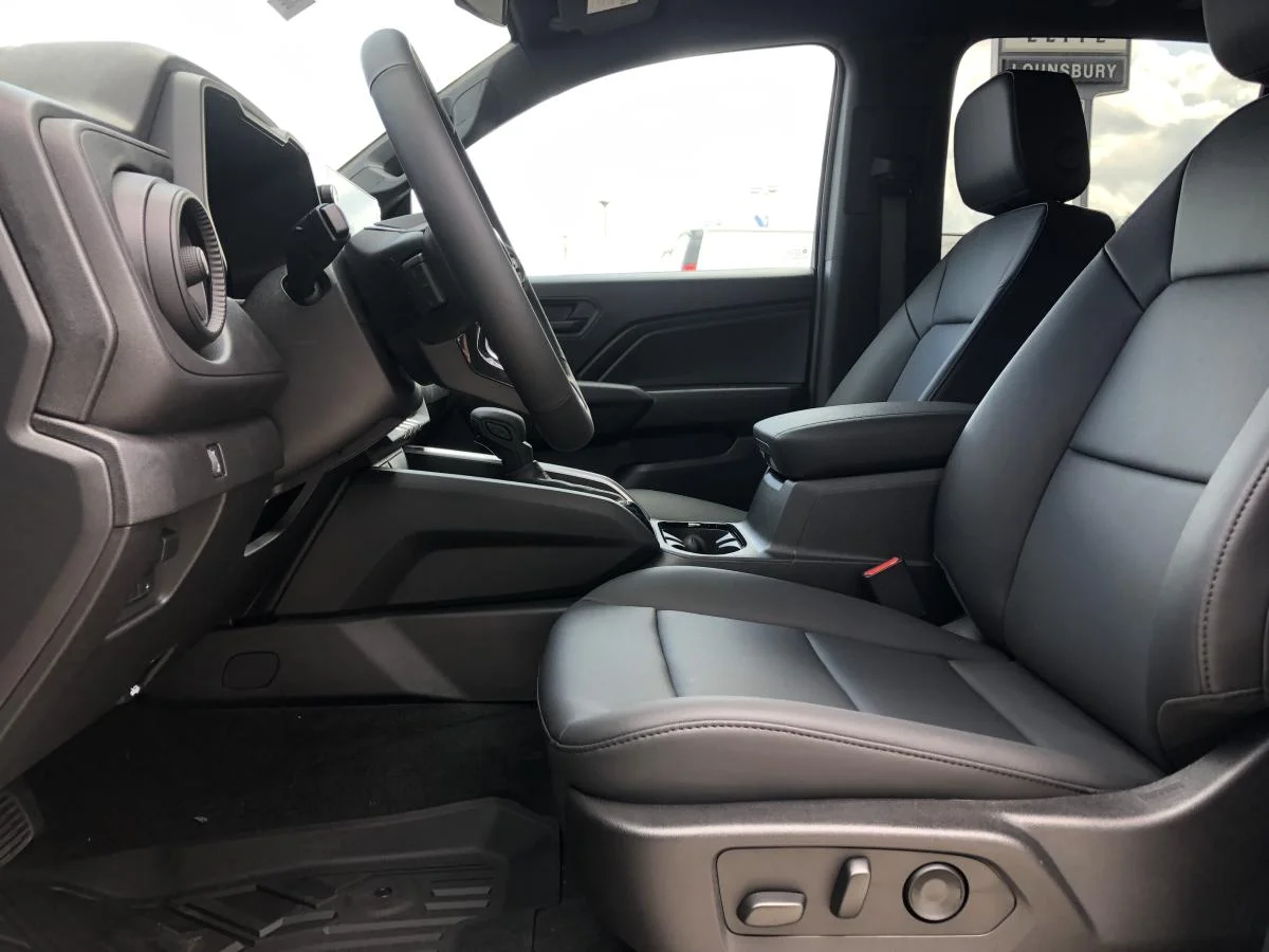New 2026 Grey Chevrolet 4wd Crew Cab Trail image 10