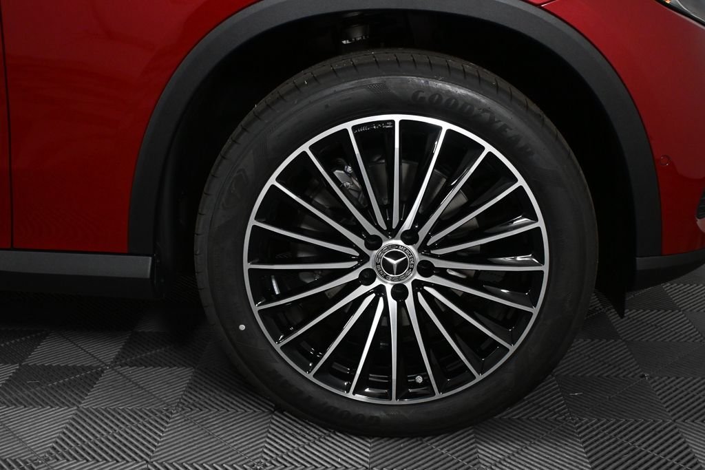 New 2026 MANUFAKTUR Patagonia Red Metallic Mercedes-Benz GLC 300 image 36