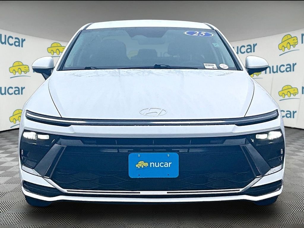Used 2025 White Hyundai SEL image 2