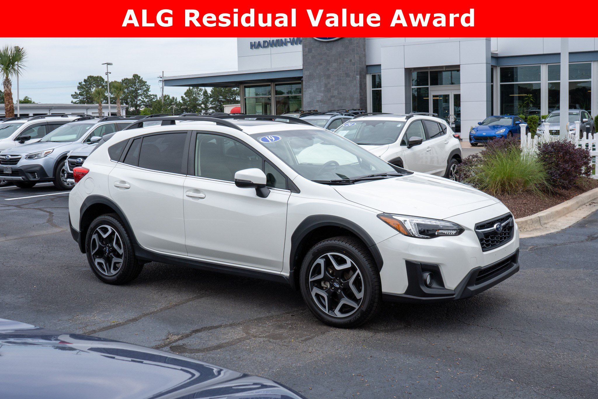Used 2019 Crystal White Pearl Subaru Limited image 1