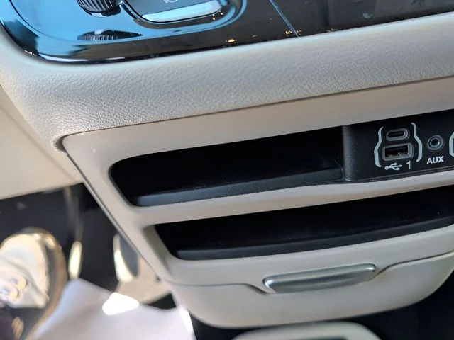 Used 2022 White Chrysler LX image 23