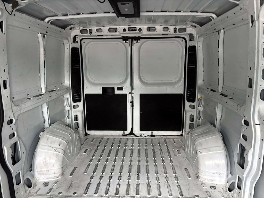Used 2025 White Ram  image 22