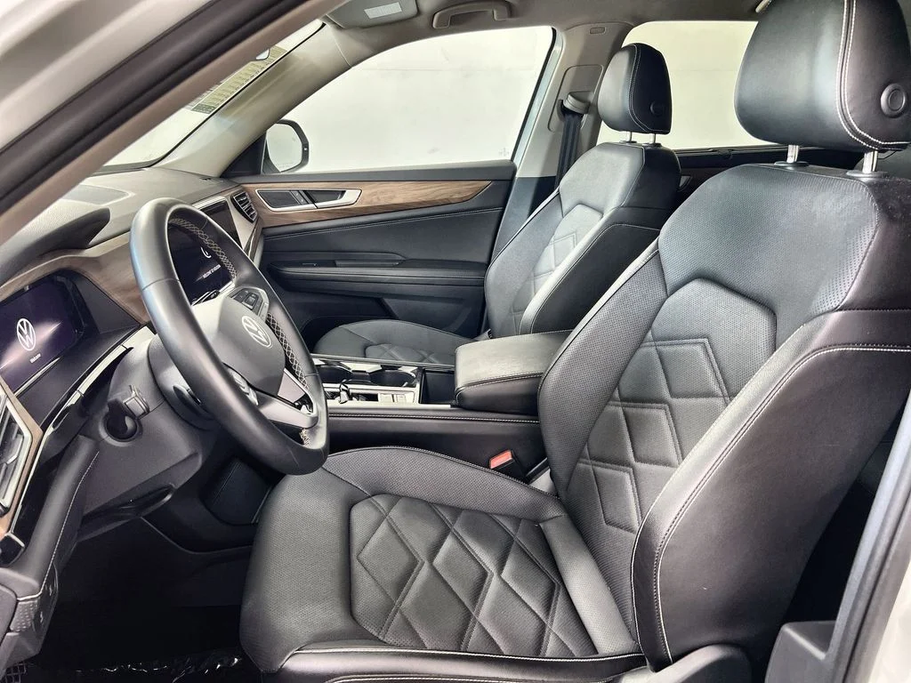 Used 2025 Gray Volkswagen 2.0T SE w/Technology image 13