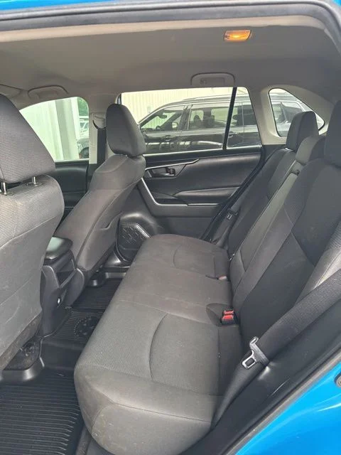 2020 Toyota RAV4 LE - Photo 9