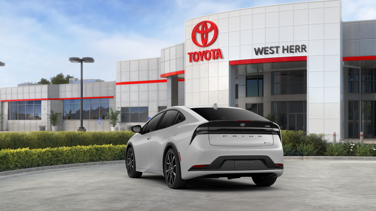 2026 Toyota Prius Plug-in Hybrid XSE - Photo 7