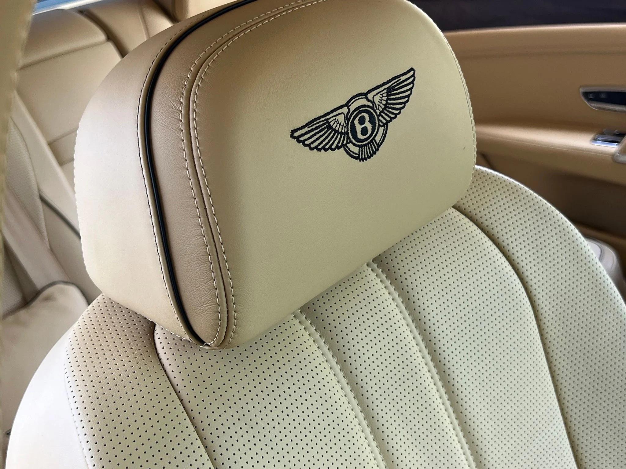 Used 2014 Black Bentley Base image 41