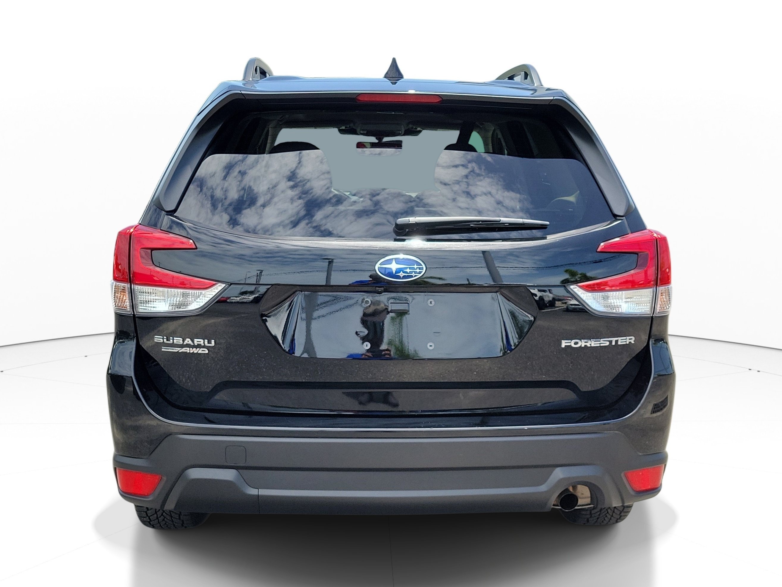 Used 2024 Crystal Black Silica Subaru Premium image 5
