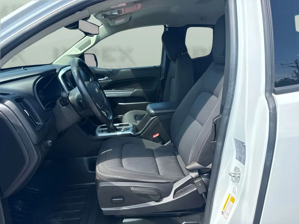 Used 2022 White Chevrolet LT image 5