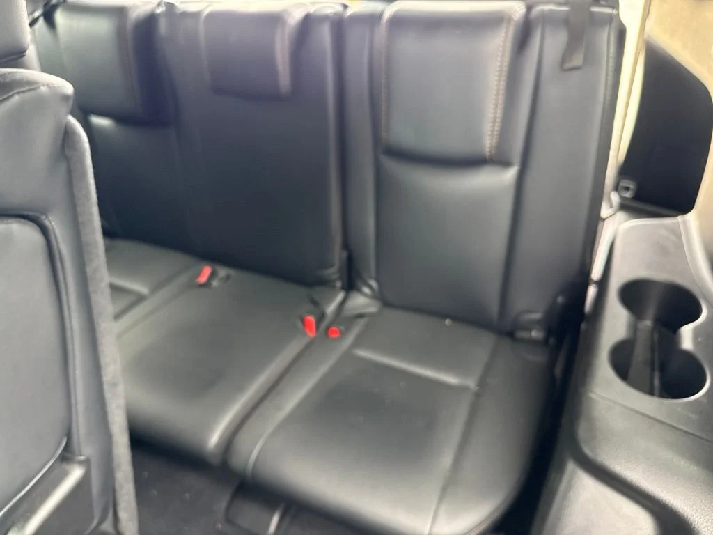 Used 2018 White Toyota XLE image 18