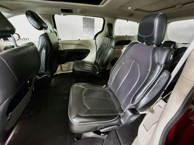 Used 2017 Red Chrysler Limited image 24