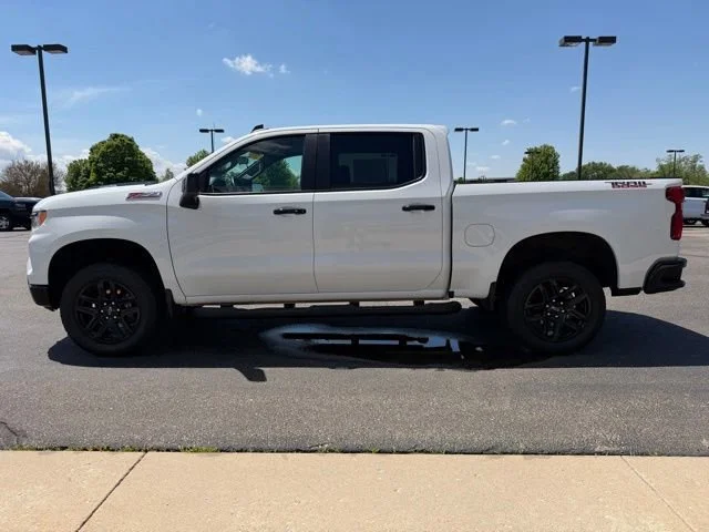 Used 2025 Summit White Chevrolet LT Trail Boss image 4