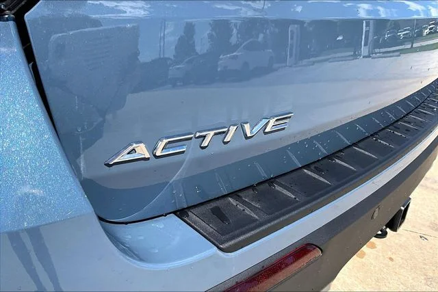 Used 2025 Vapor Blue Ford Active image 9