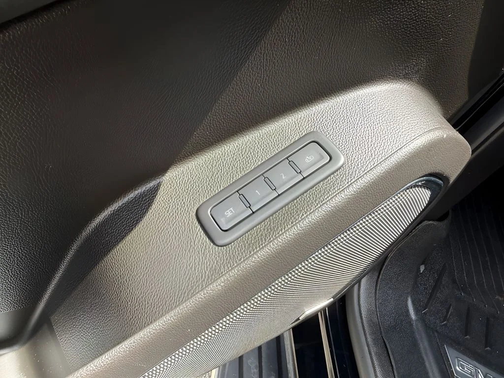 Used 2019 Black GMC Denali image 10