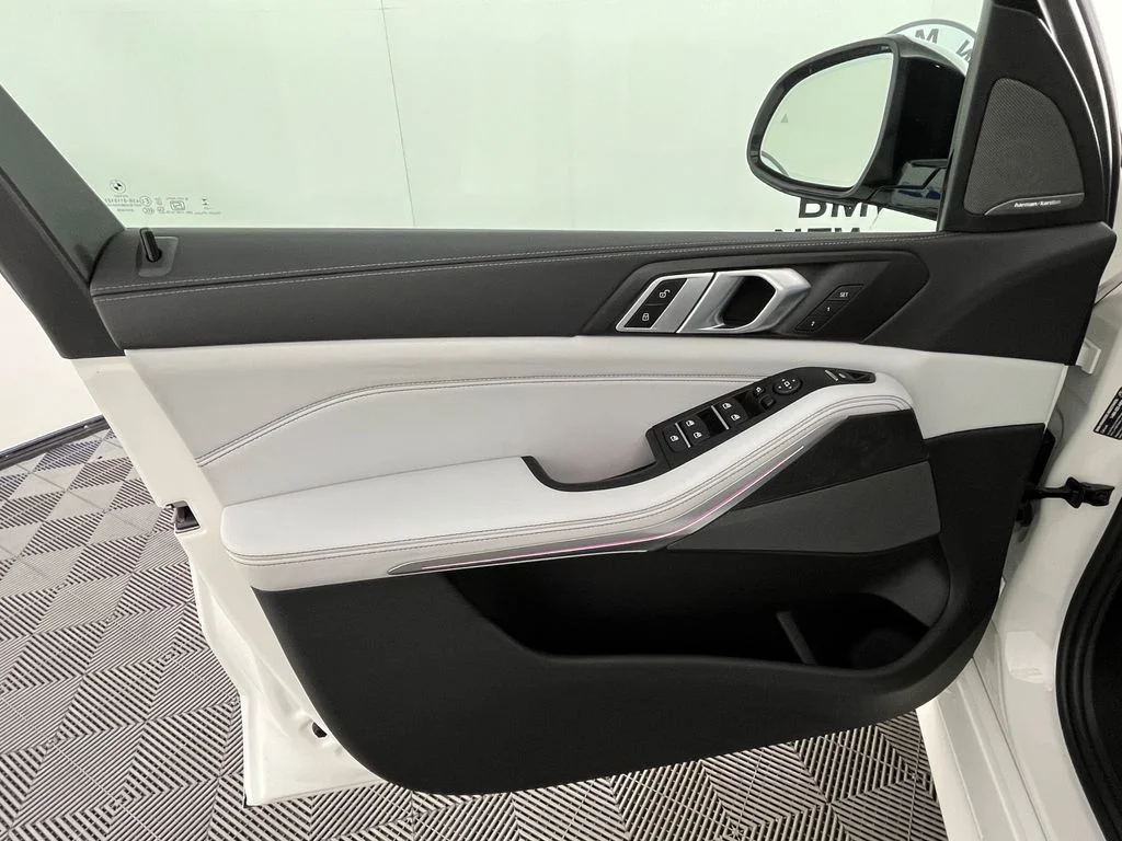 Certified Used 2025 Alpine White BMW xDrive40i image 28