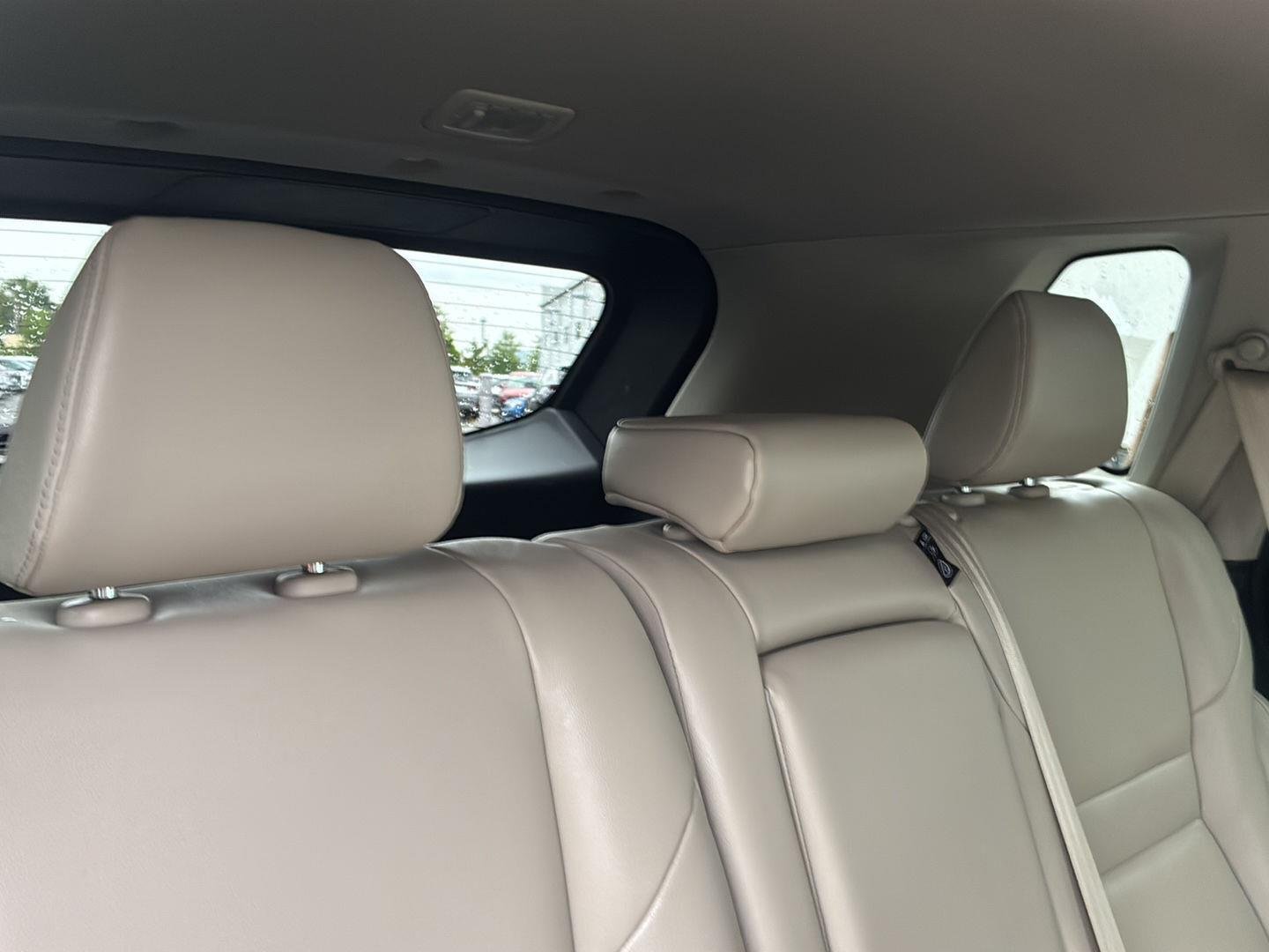 Used 2023 Pearl White TriCoat Nissan SL image 18
