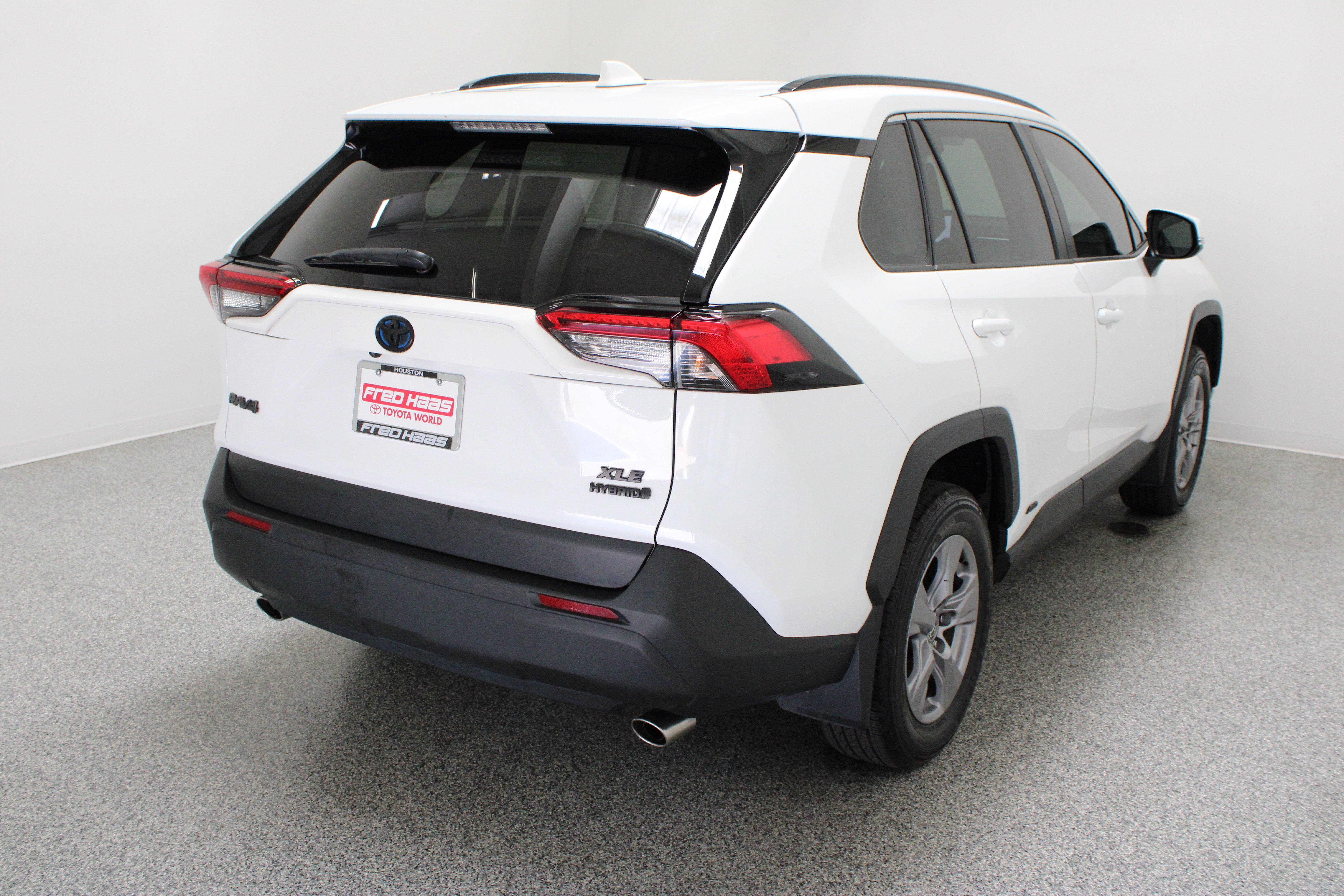 Used 2024 Ice Cap Toyota Hybrid XLE 2.5L image 7