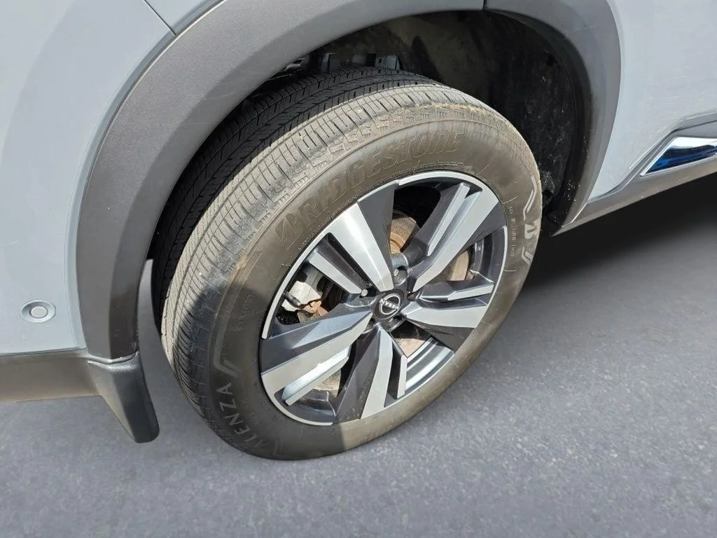 Used 2023 Gray Nissan SL image 8
