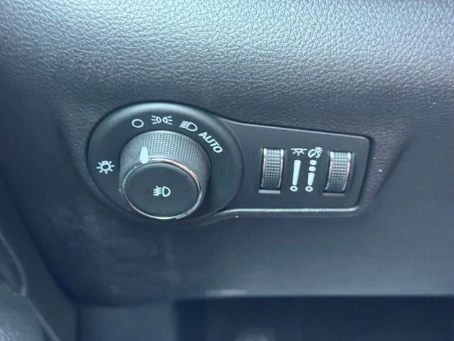 Used 2024 Silver Jeep Trailhawk image 38