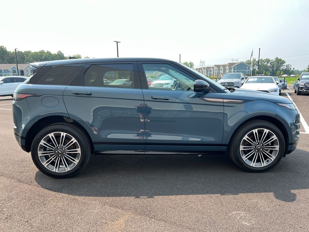 Used 2024  Land Rover Dynamic image 9