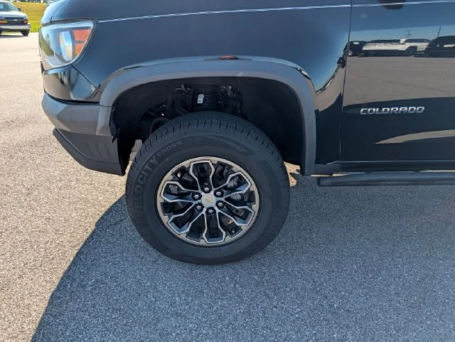 Used 2020 Black Chevrolet ZR2 image 27