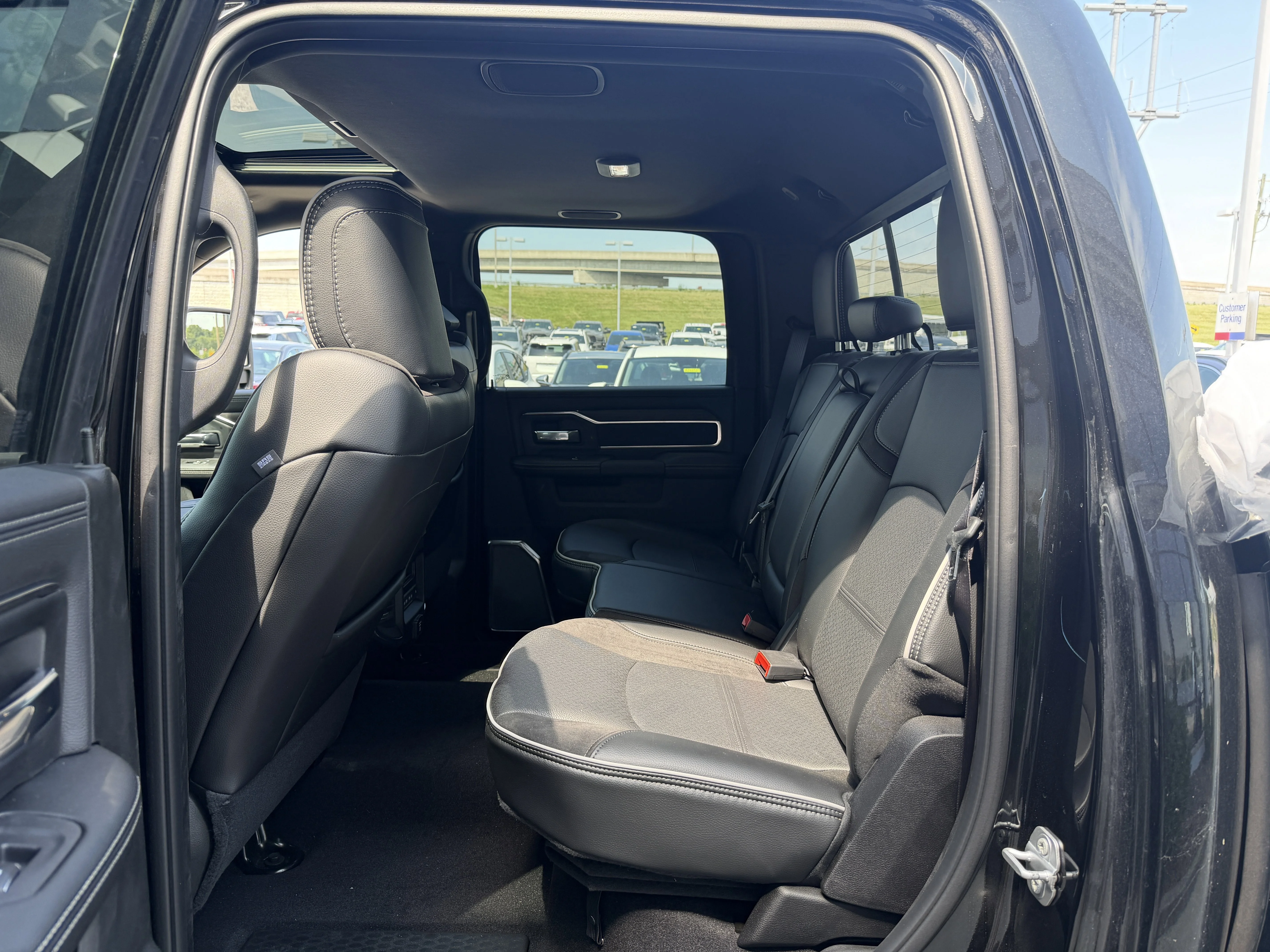 New 2026 Diamond Black Crystal Pearl-Coat Exterior Paint RAM Laramie image 29