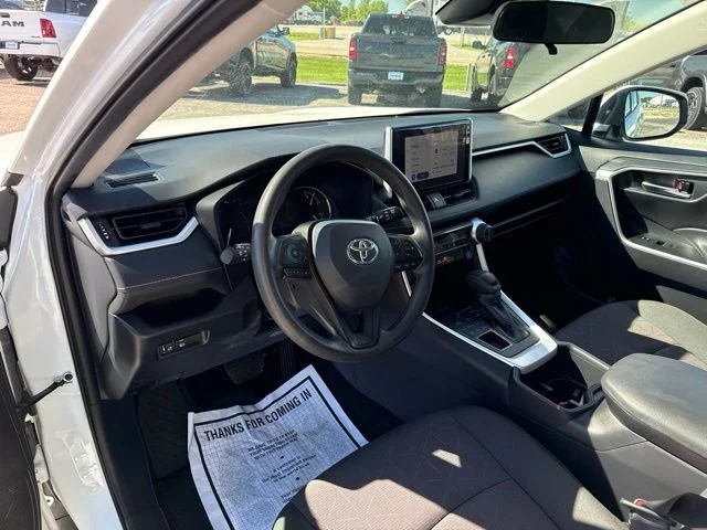 2024 Toyota RAV4 XLE - Photo 14
